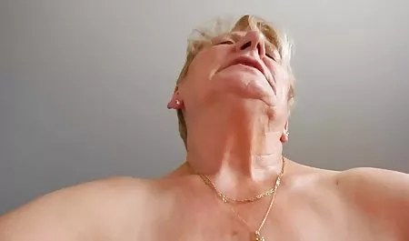 내가 찾는 데 도움이 당신 내면의 여성스러운 전체 길이 포으로 성숙한 여자