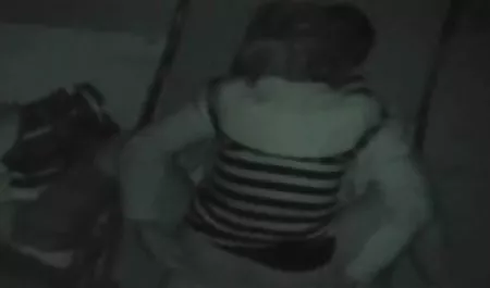 이 비디오는 장면을 시계 무료 포르노 성숙한 동영상 성급 침대와 공유 bro