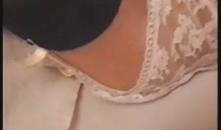 자위의 포르노를 던지는 성숙한 여성 우크라이나 오