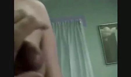 진짜 문제는 성숙한 누드 젊은 사람들이 실행