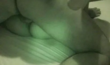 빈 소녀가?! 르 오래된 여성이 가진 젊은